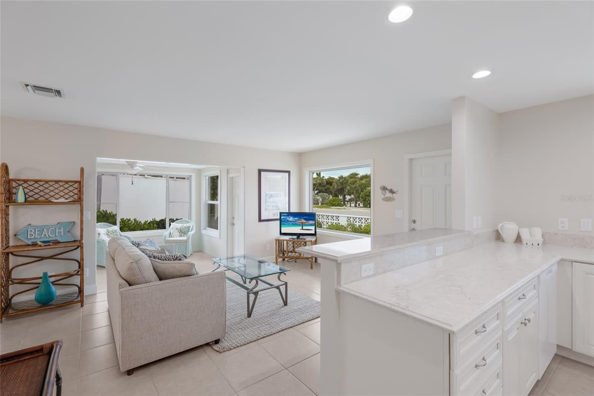 320 GULF BOULEVARD — photo 12 of 22