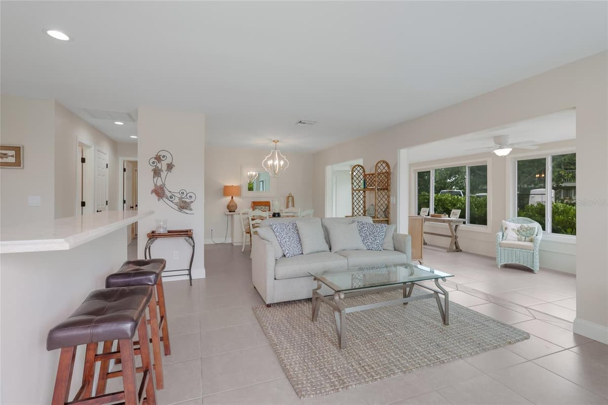 320 GULF BOULEVARD — photo 2 of 22