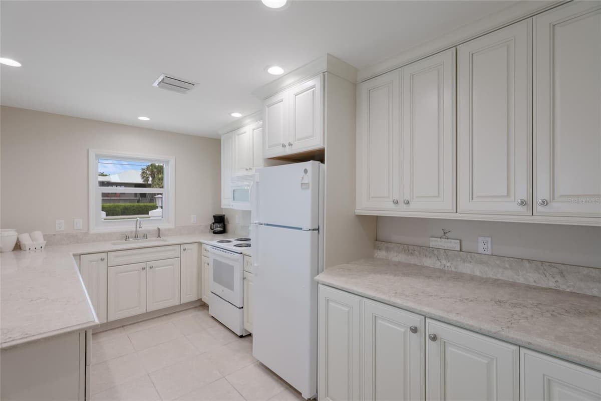 320 GULF BOULEVARD — photo 10 of 22