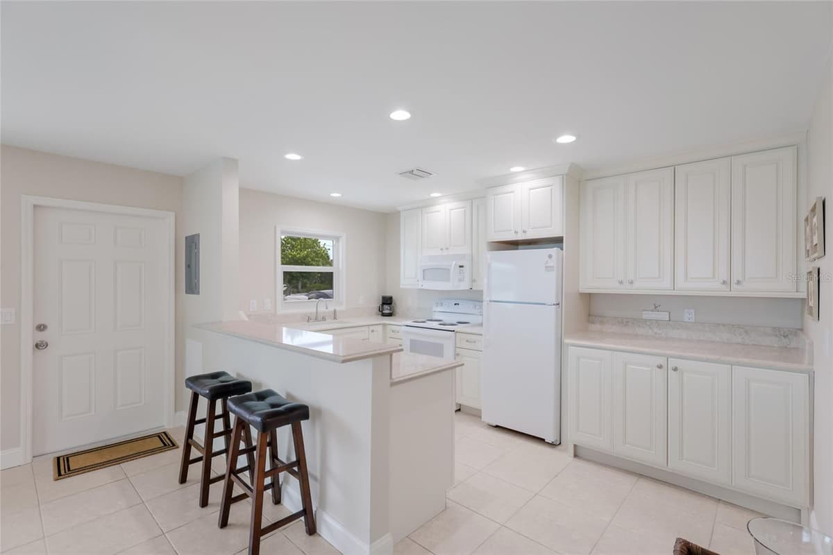 320 GULF BOULEVARD — photo 9 of 22