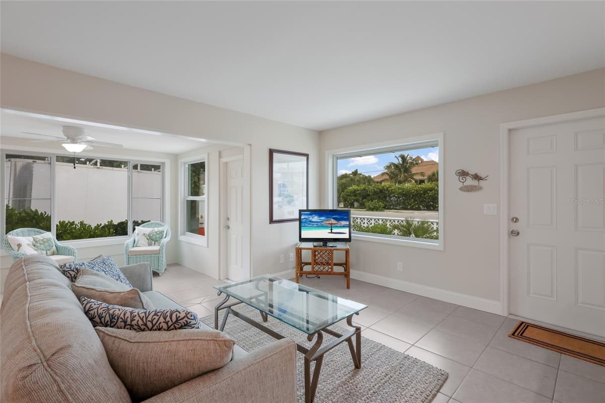 320 GULF BOULEVARD — photo 4 of 22