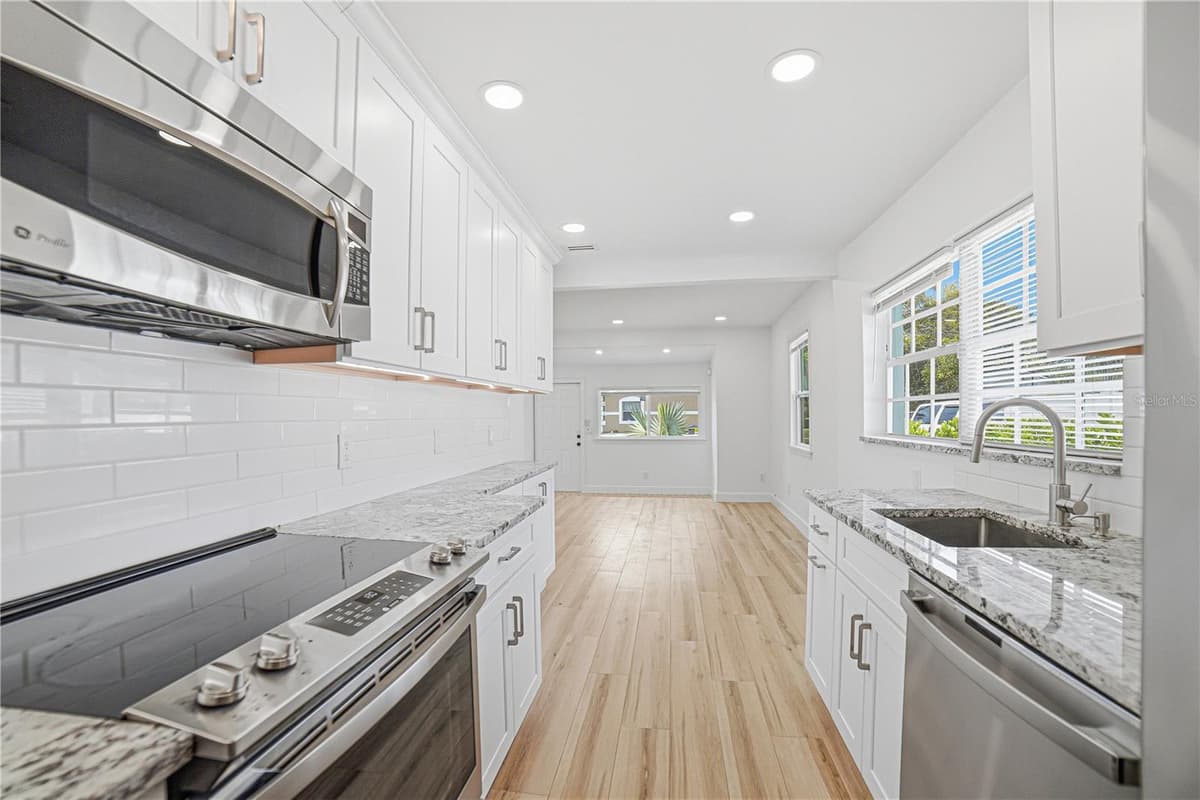 335 12TH AVENUE — photo 7 of 28