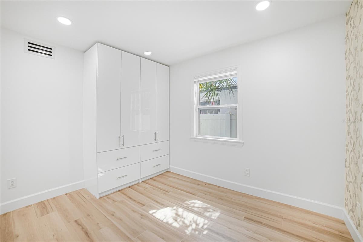 335 12TH AVENUE — photo 18 of 28