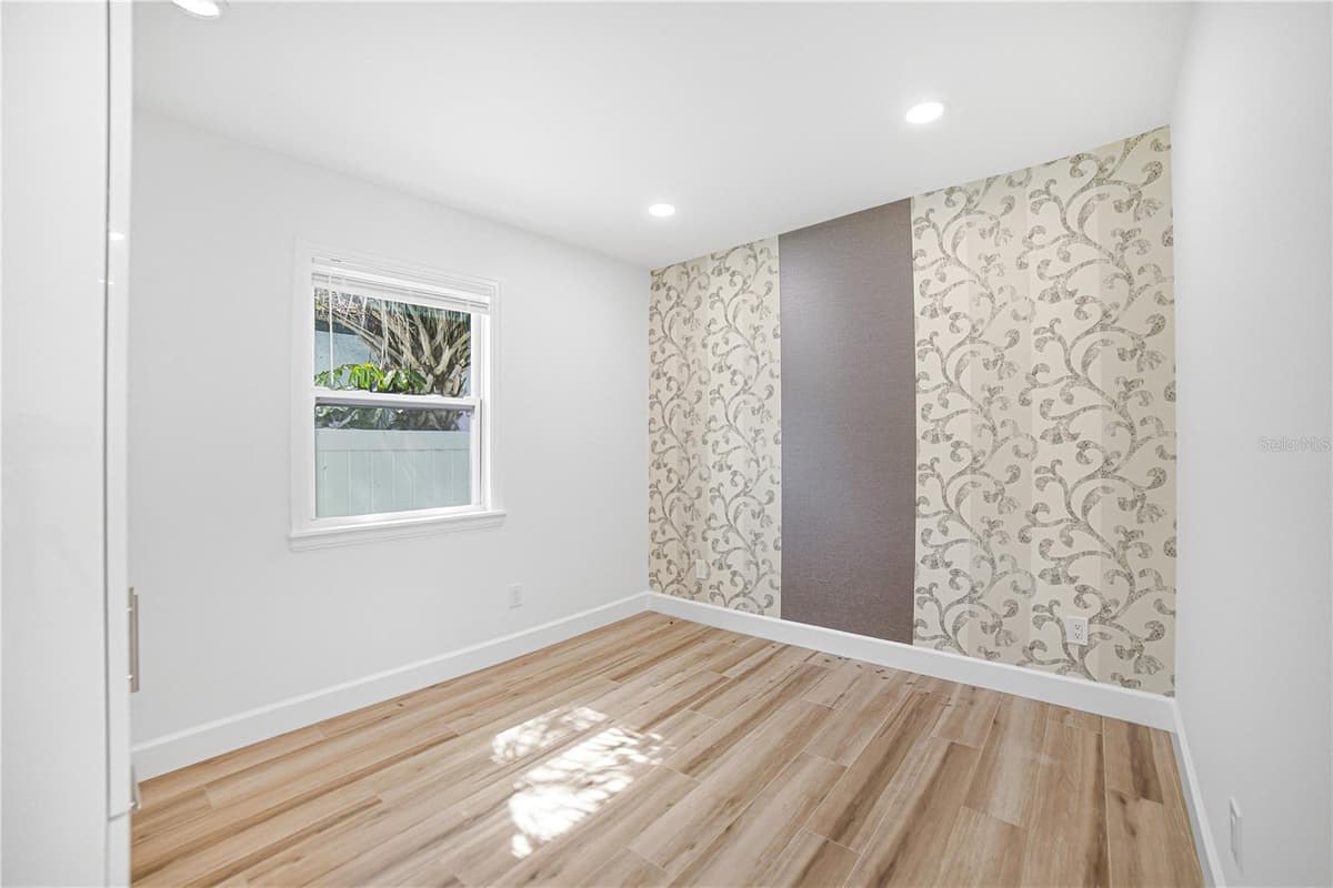335 12TH AVENUE — photo 16 of 28