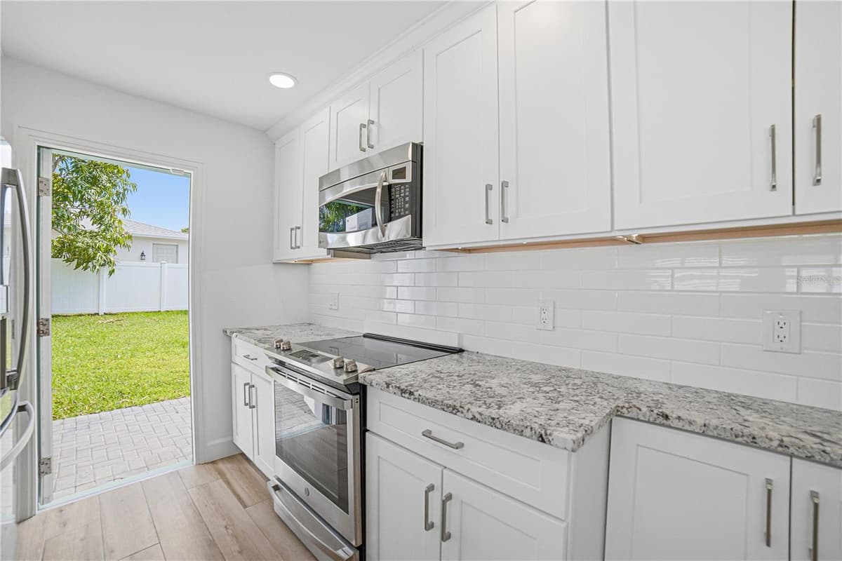 335 12TH AVENUE — photo 8 of 28