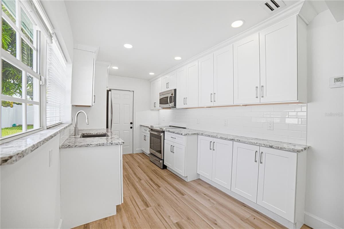 335 12TH AVENUE — photo 6 of 28