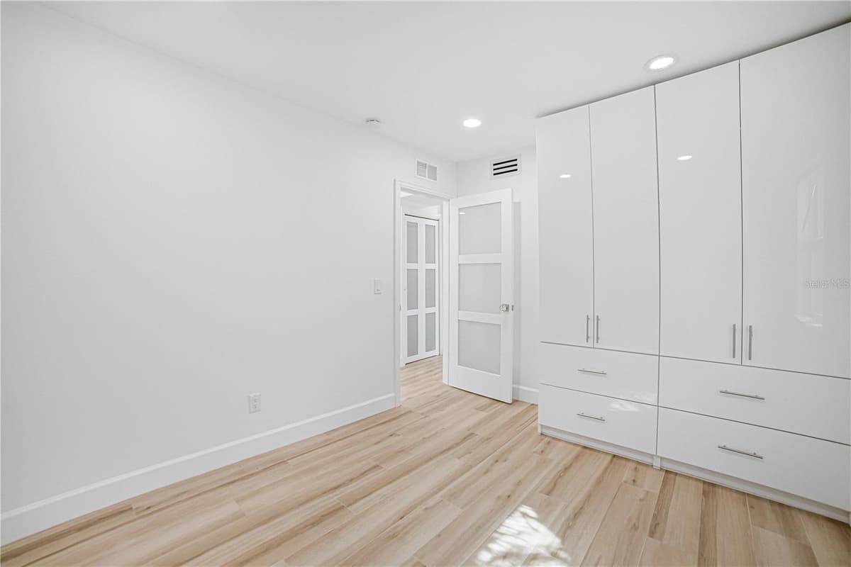 335 12TH AVENUE — photo 17 of 28