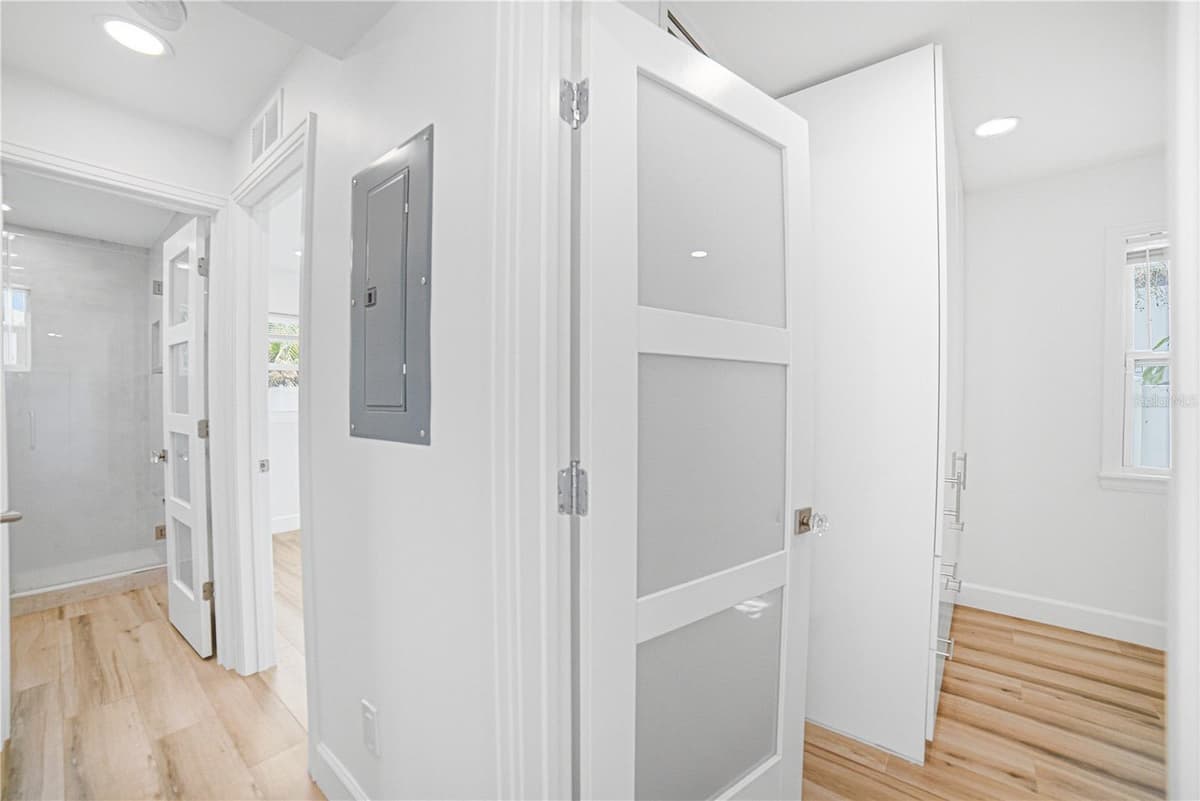 335 12TH AVENUE — photo 14 of 28
