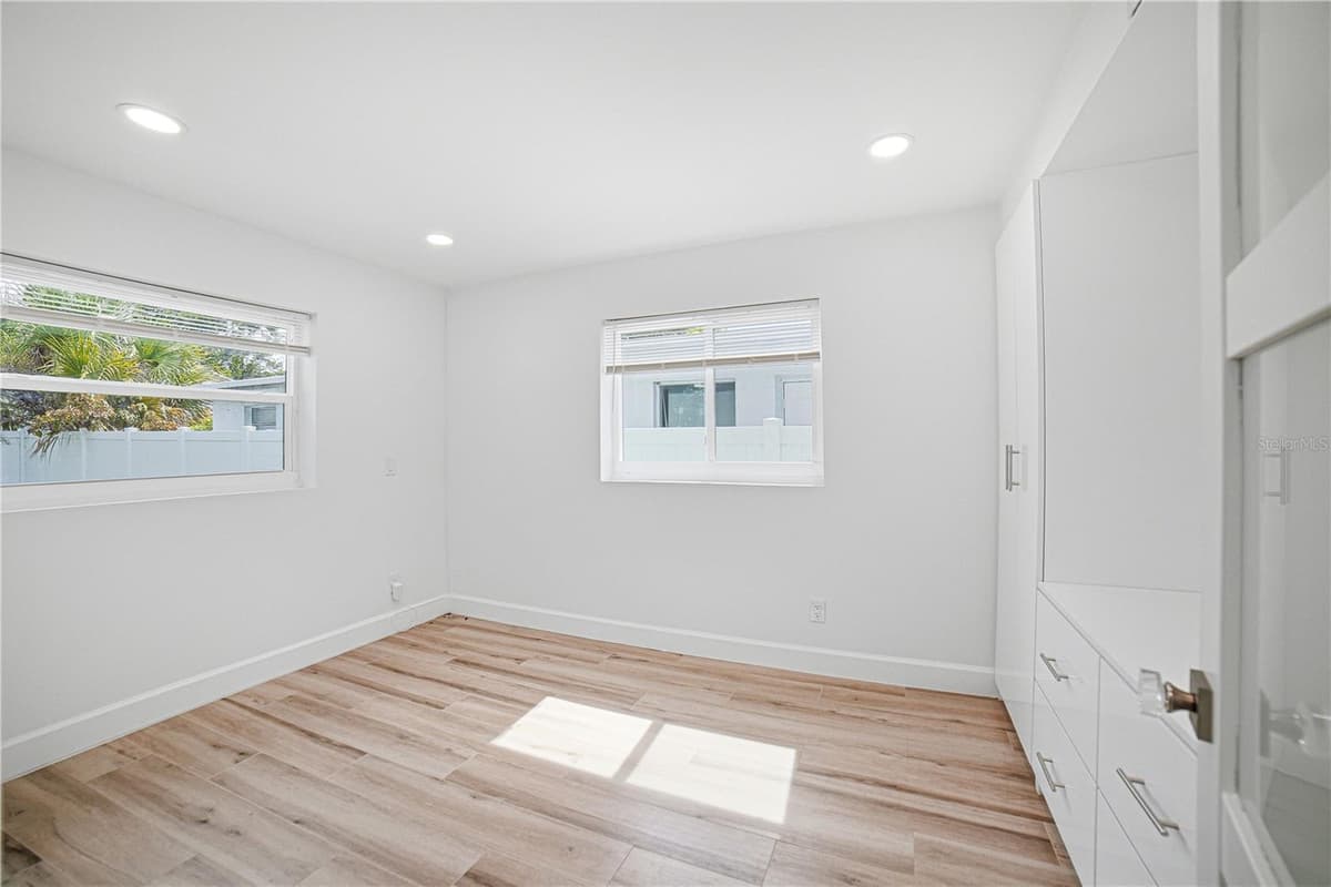 335 12TH AVENUE — photo 10 of 28