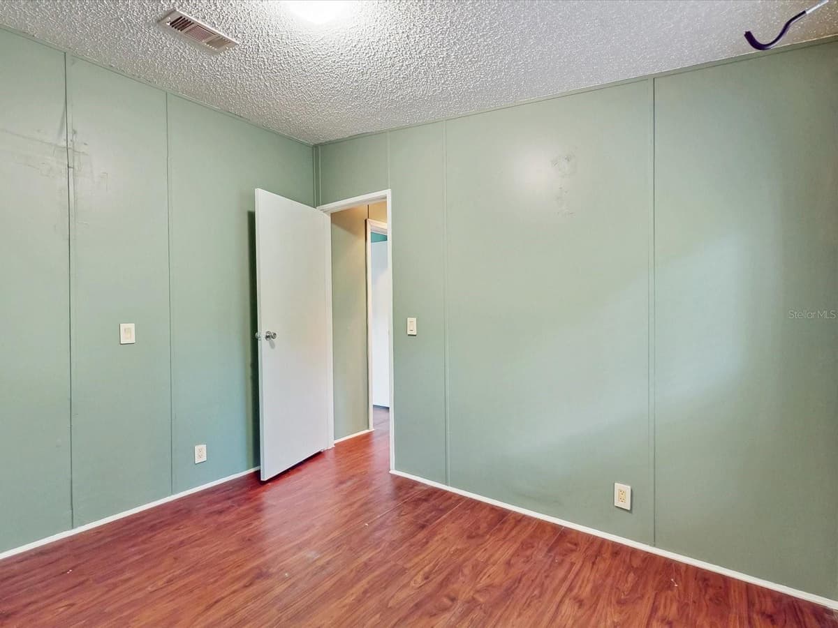 54735 WILLIAMS STREET — photo 11 of 32