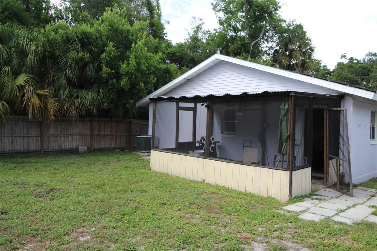 812 OLEANDER AVENUE — photo 11 of 12