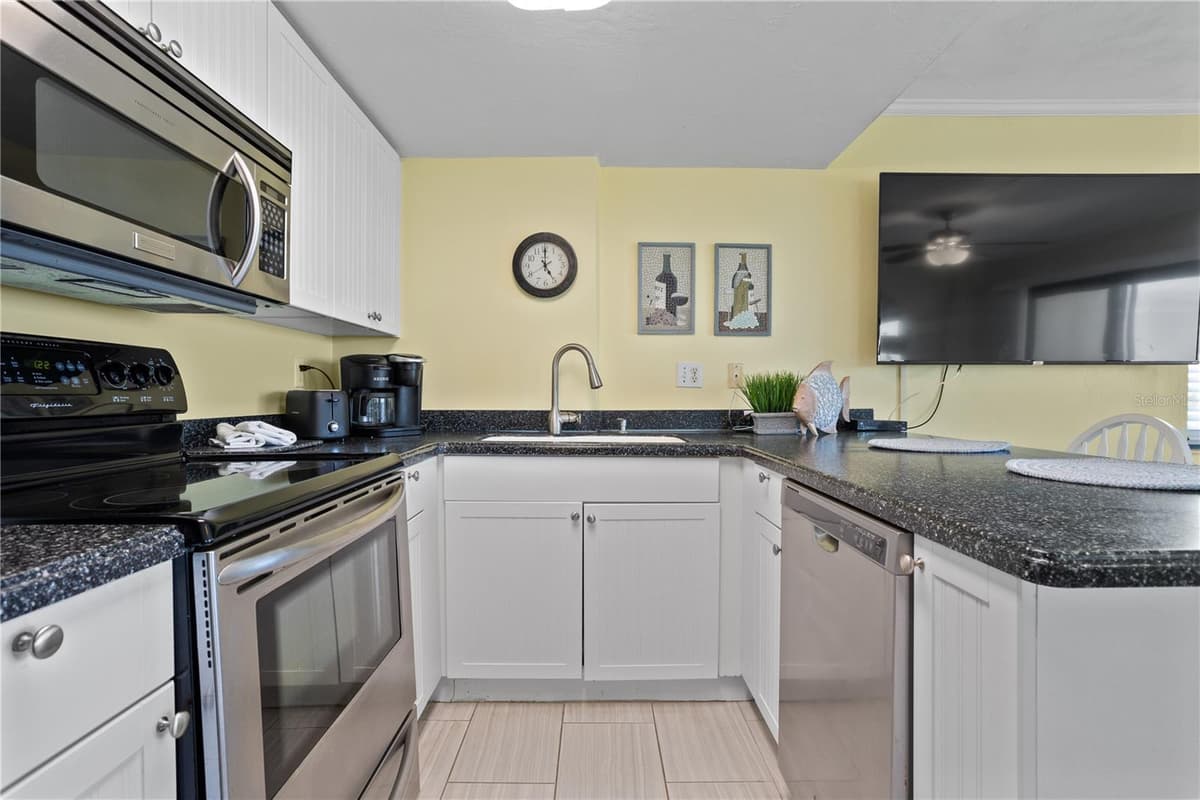 3647 ATLANTIC AVENUE — photo 16 of 52