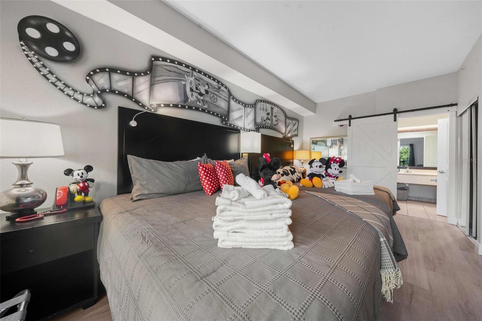 8303 PALM PARKWAY — photo 6 of 73