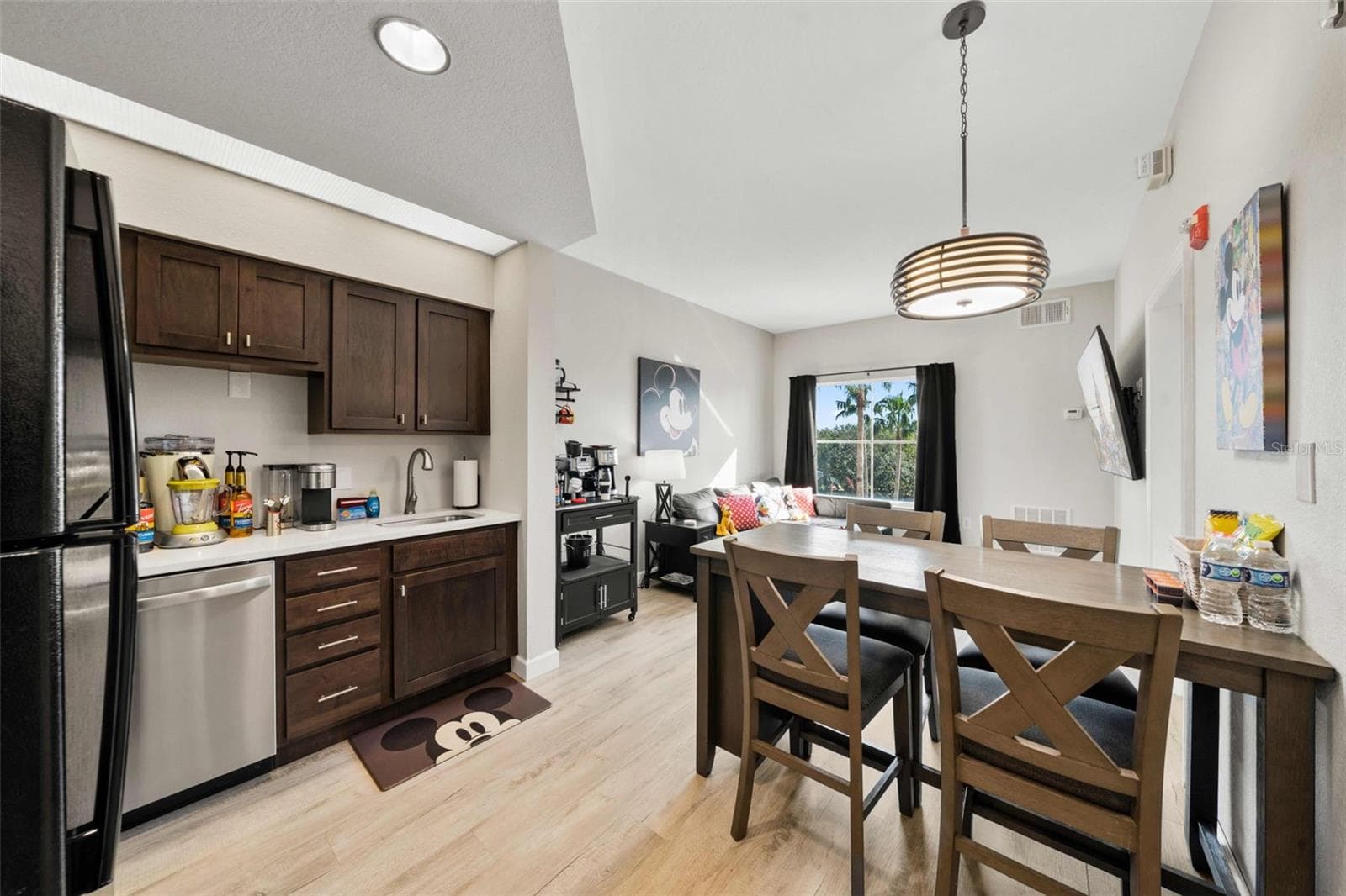 8303 PALM PARKWAY — photo 4 of 73
