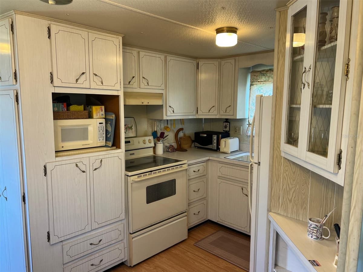 12674 SEMINOLE BOULEVARD — photo 3 of 16