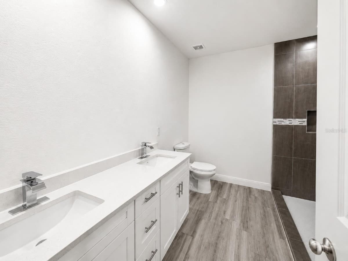 6203 FOREST COURT — photo 4 of 9