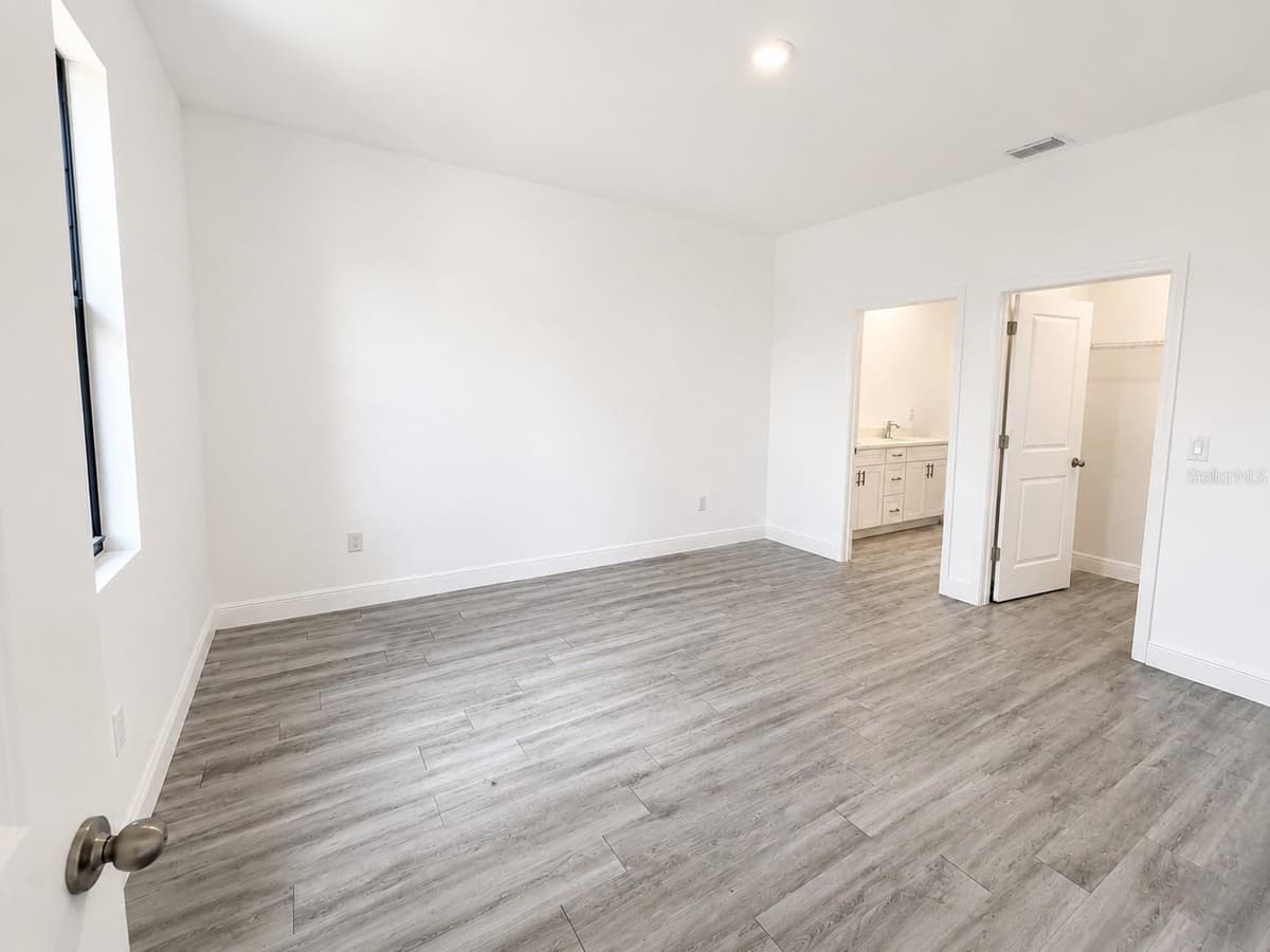 6203 FOREST COURT — photo 3 of 9