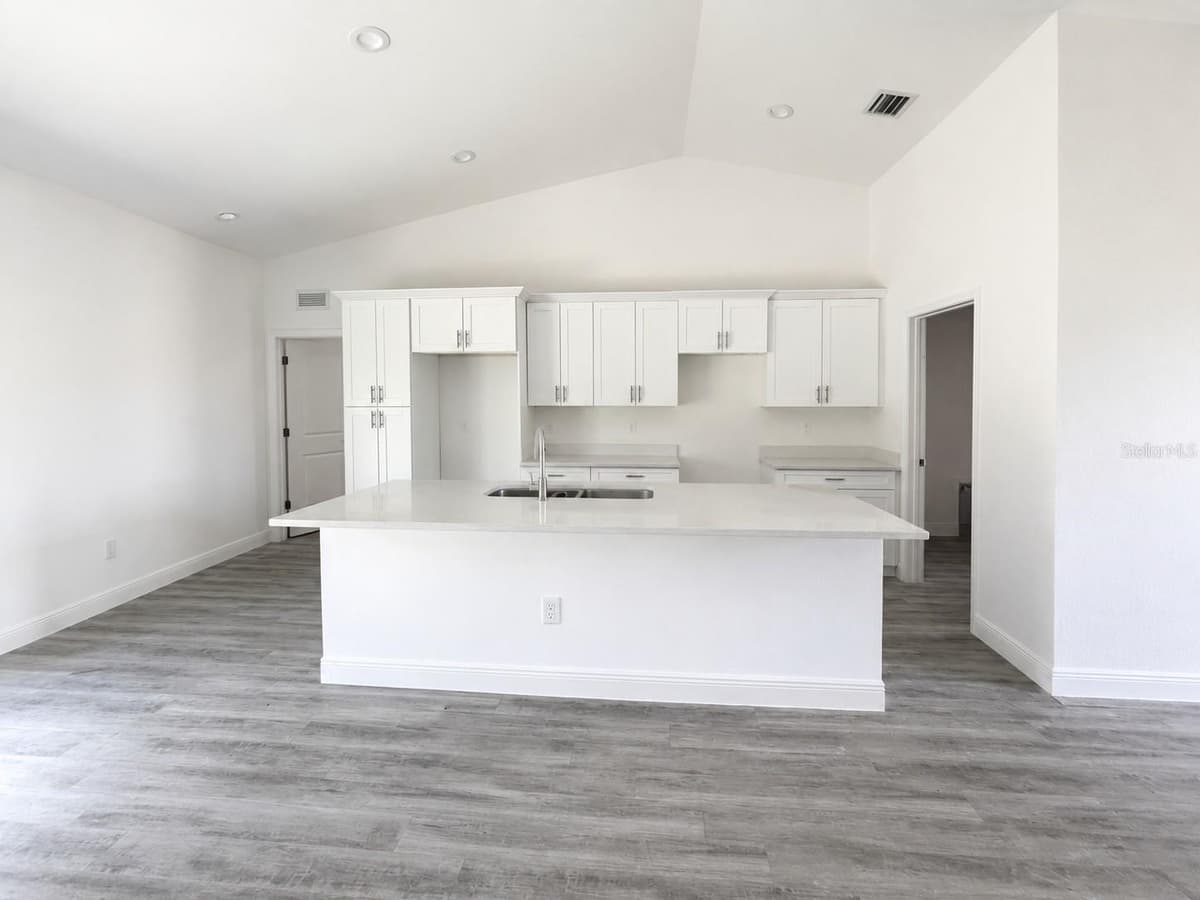 6203 FOREST COURT — photo 2 of 9