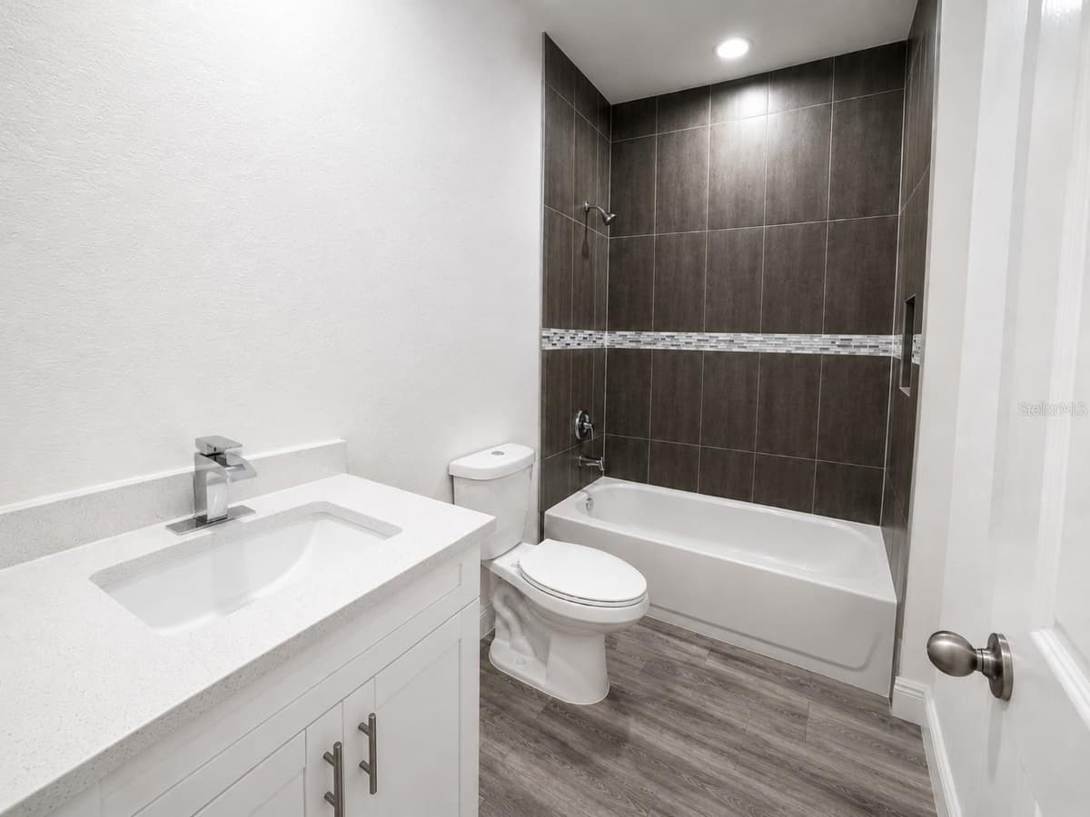 6203 FOREST COURT — photo 7 of 9