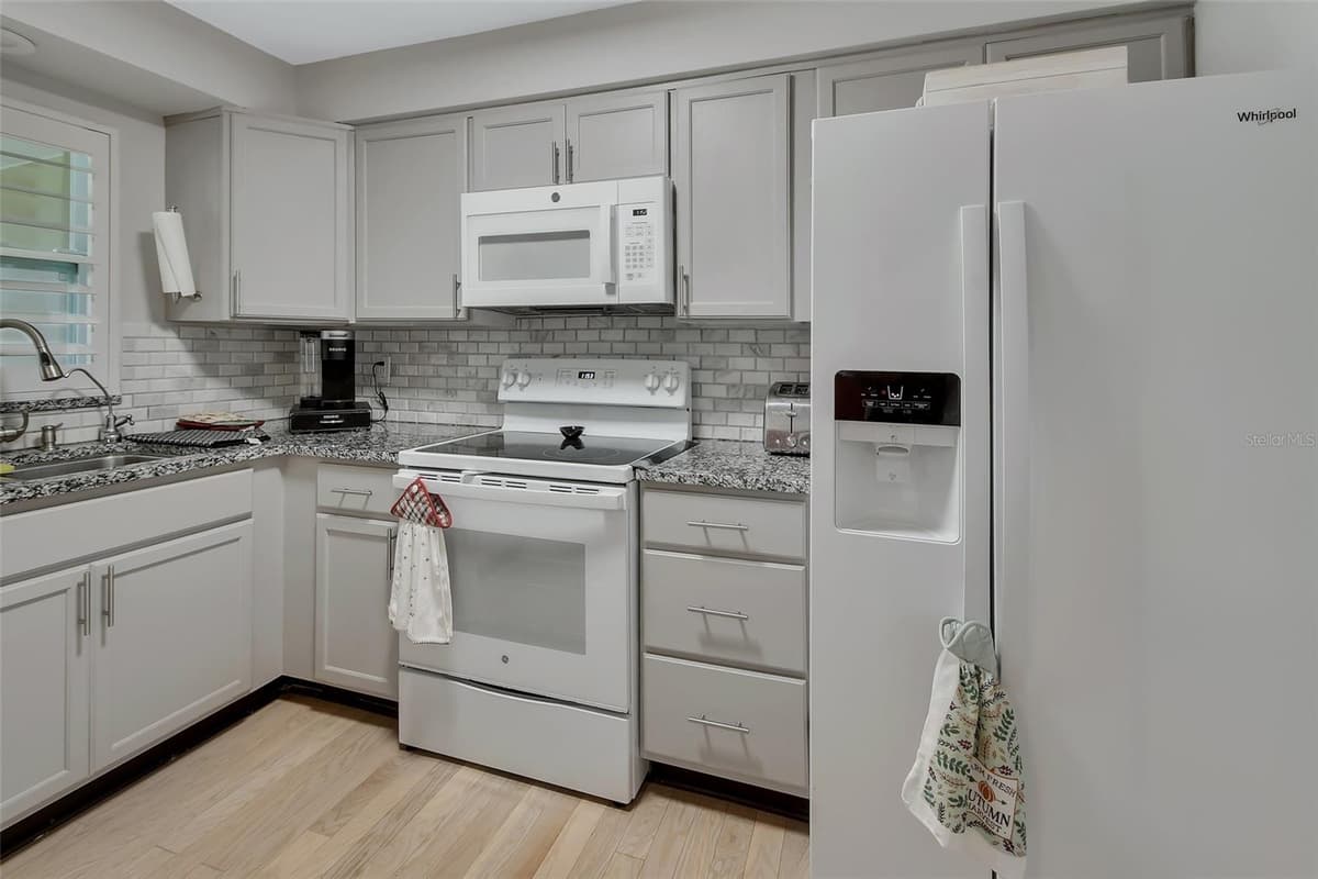 1610 JUNO TRAIL — photo 9 of 53