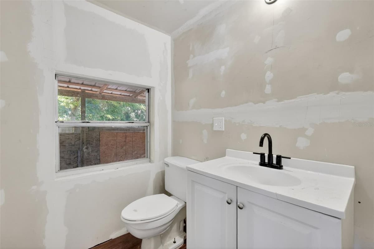 24301 JEFFERSON ST — photo 24 of 27