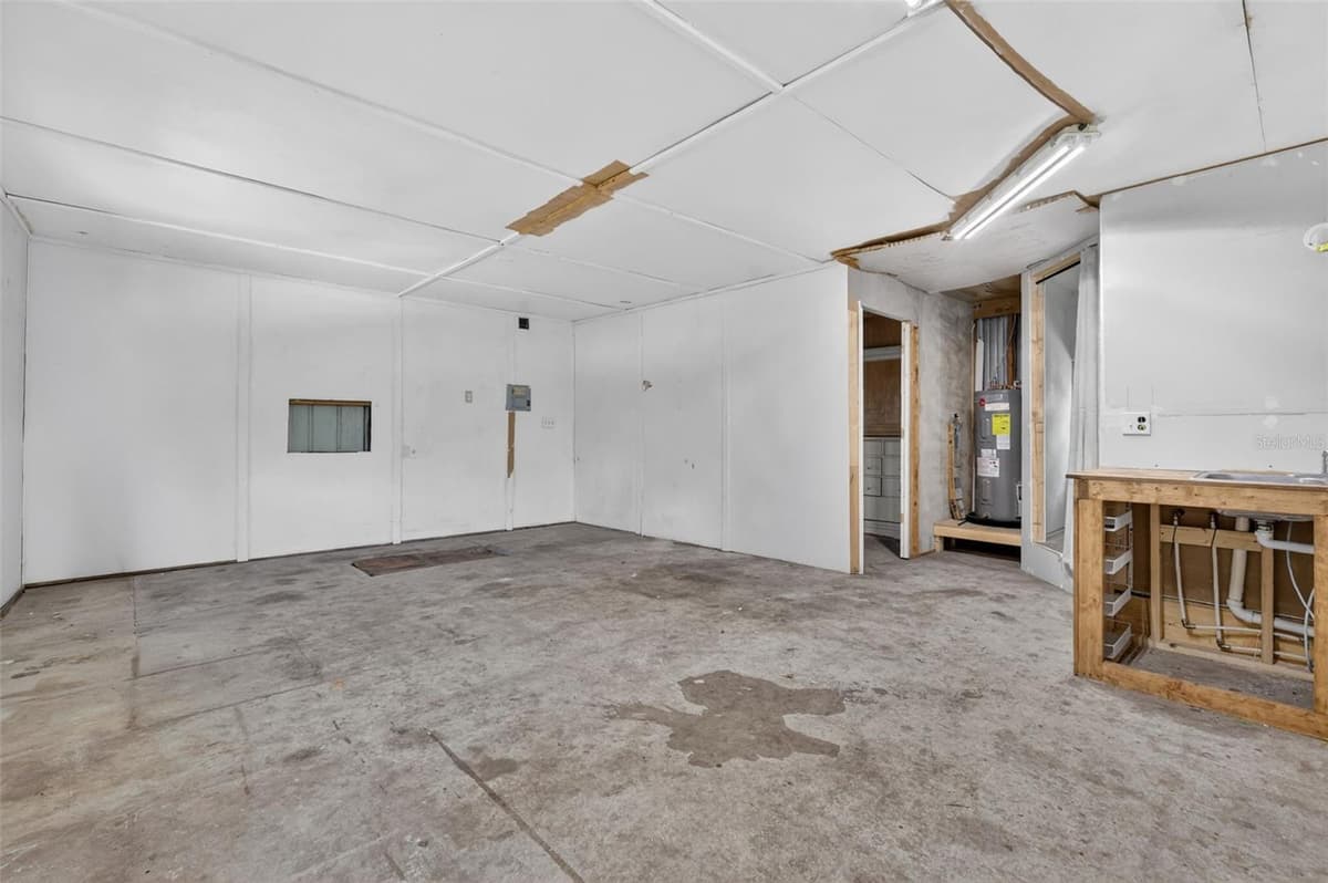 24301 JEFFERSON ST — photo 21 of 27