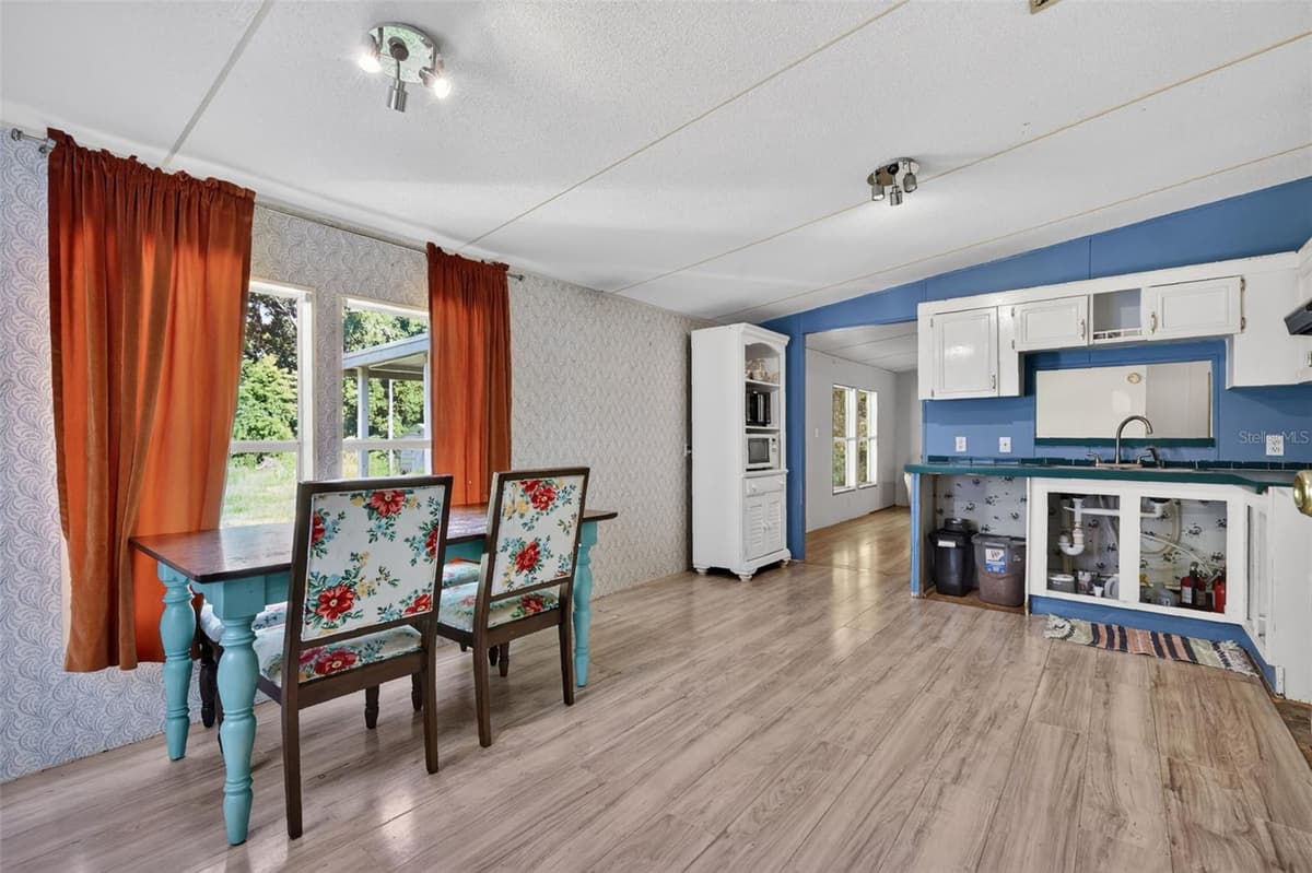 24301 JEFFERSON ST — photo 16 of 27