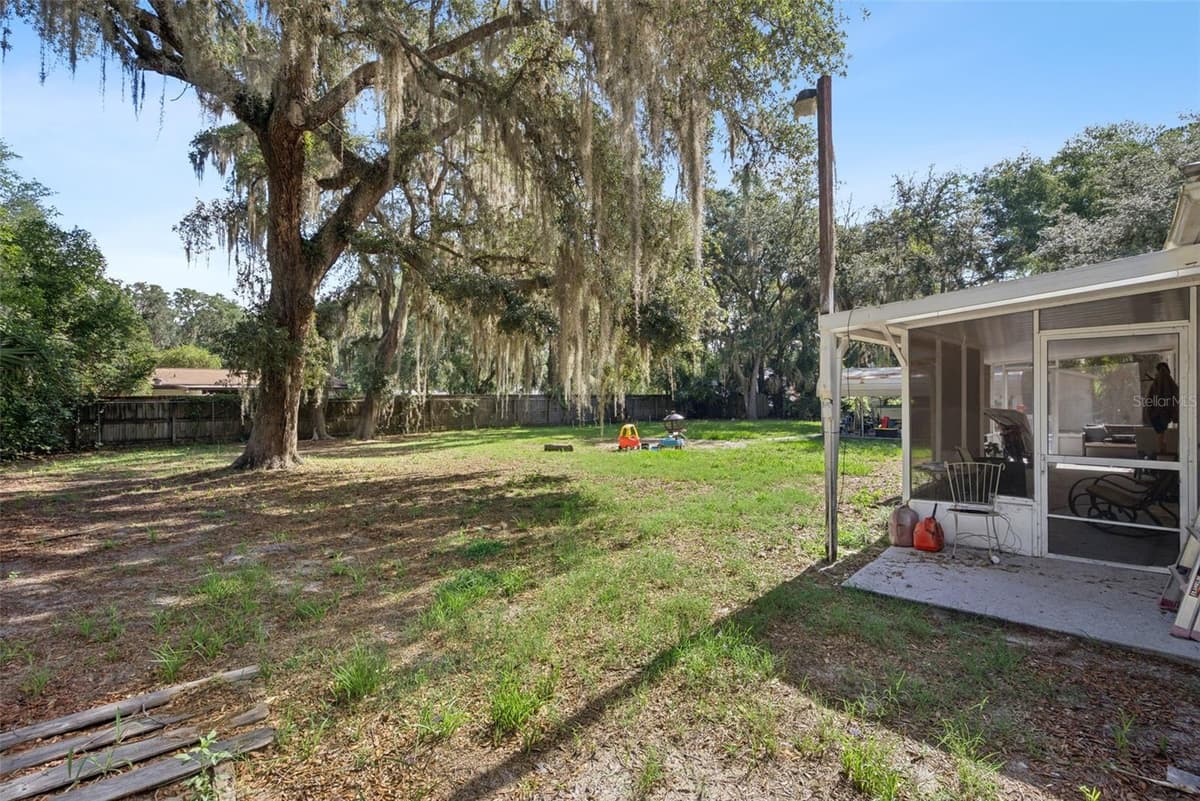 24623 GEORGE STREET — photo 11 of 15