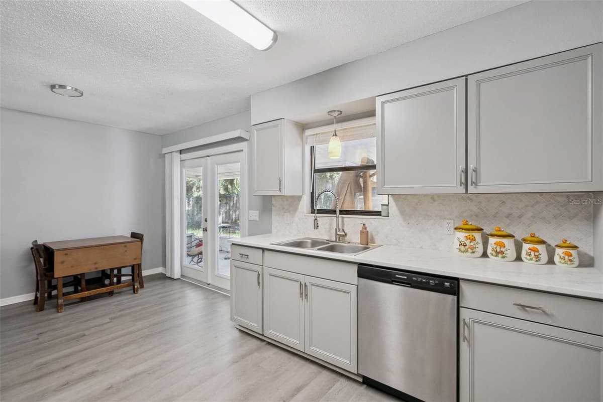 24623 GEORGE STREET — photo 2 of 15