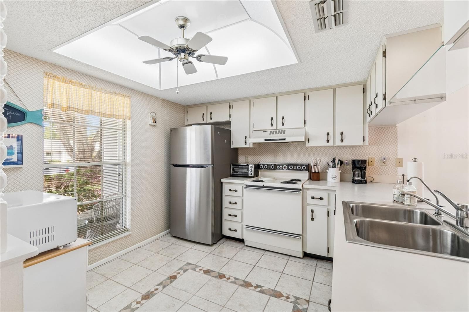 7725 DANUBE DRIVE — photo 11 of 63