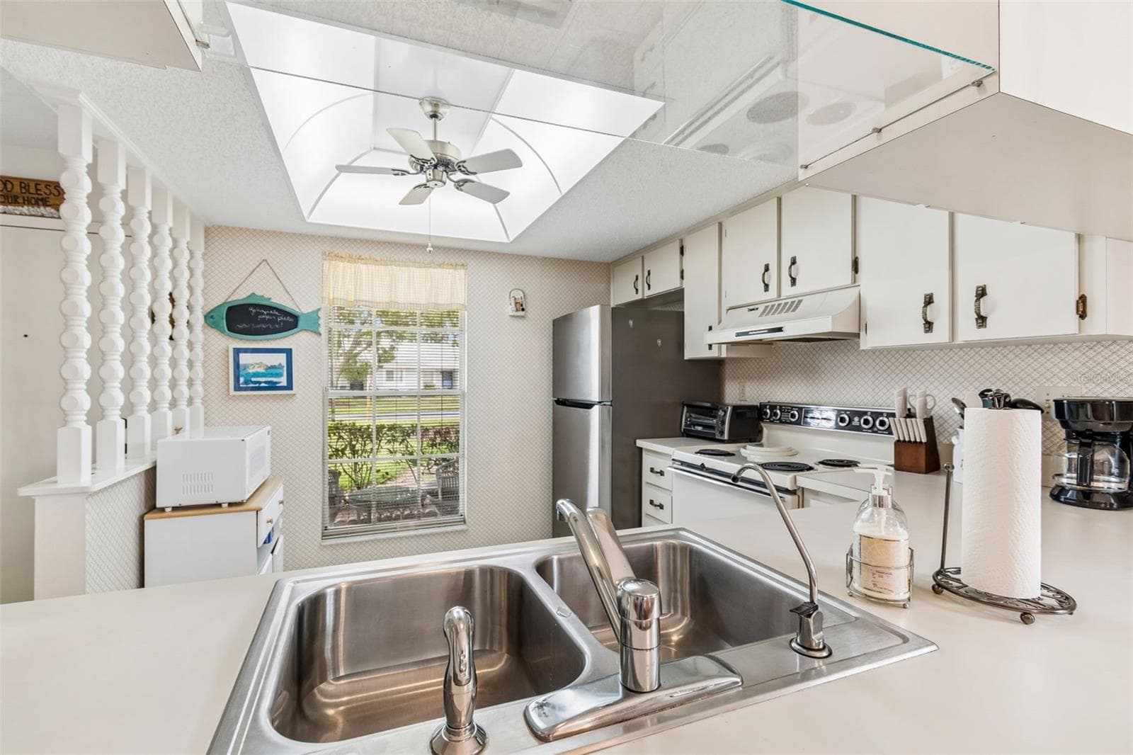 7725 DANUBE DRIVE — photo 9 of 63