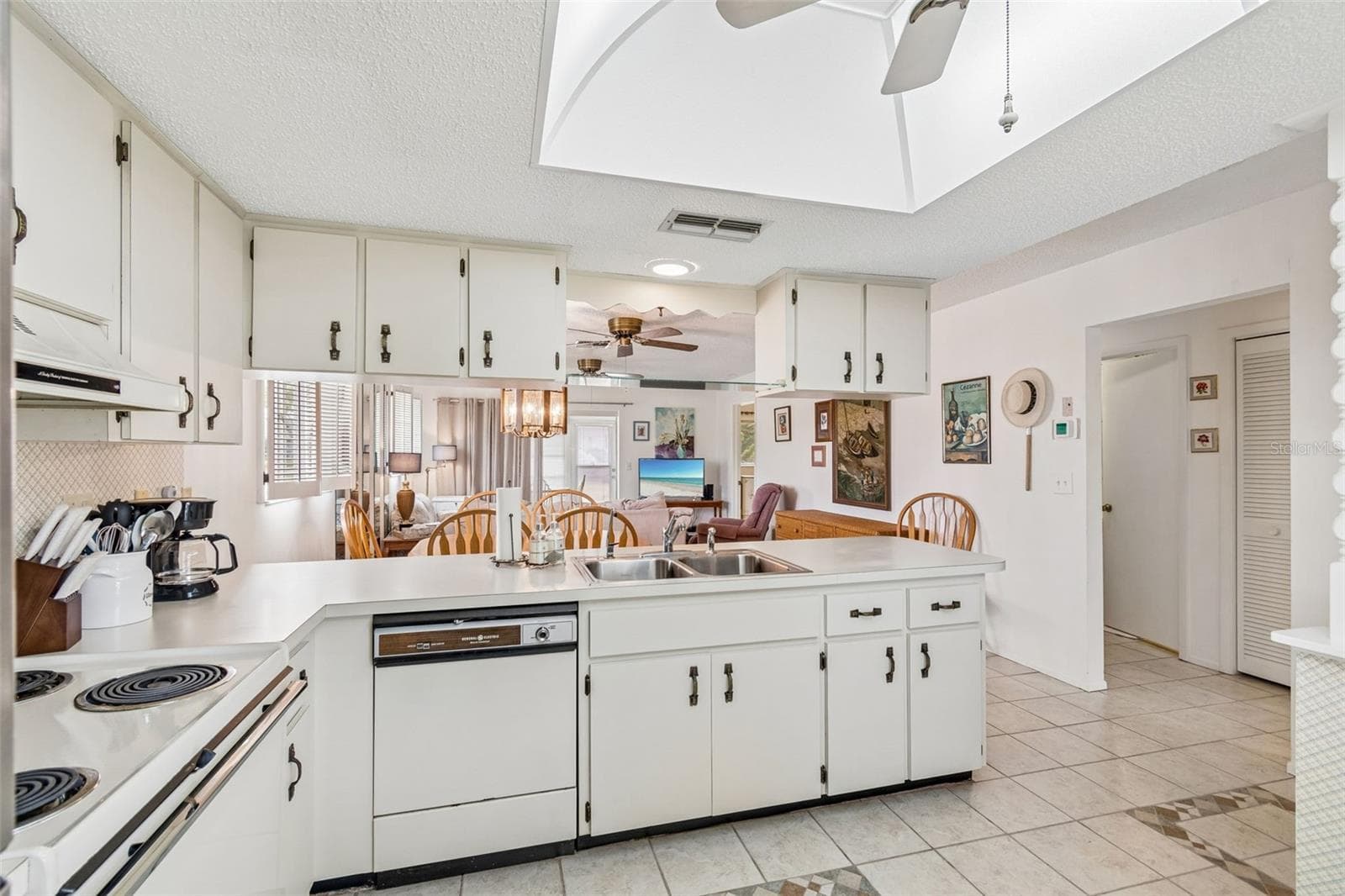 7725 DANUBE DRIVE — photo 15 of 63