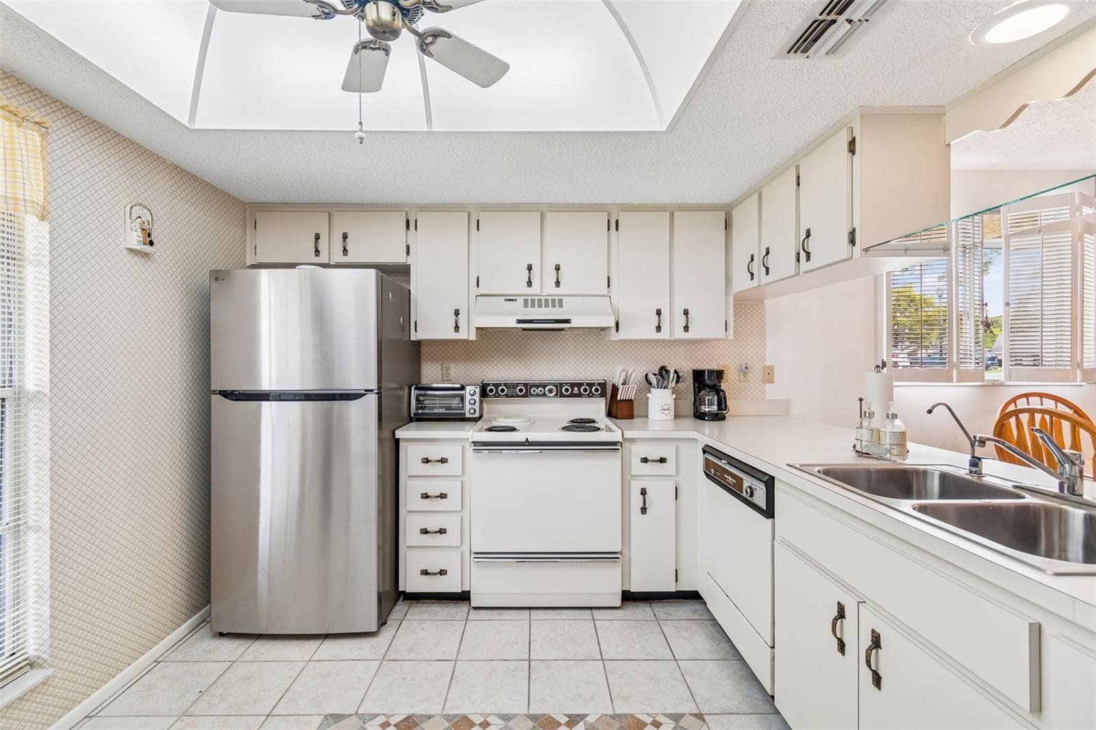 7725 DANUBE DRIVE — photo 12 of 63