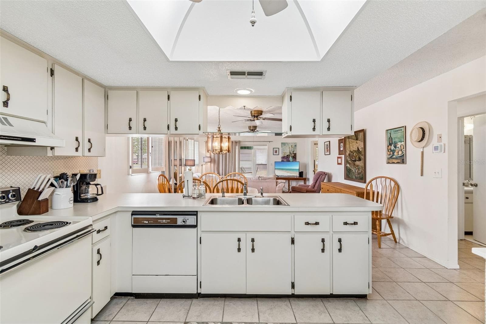 7725 DANUBE DRIVE — photo 16 of 63
