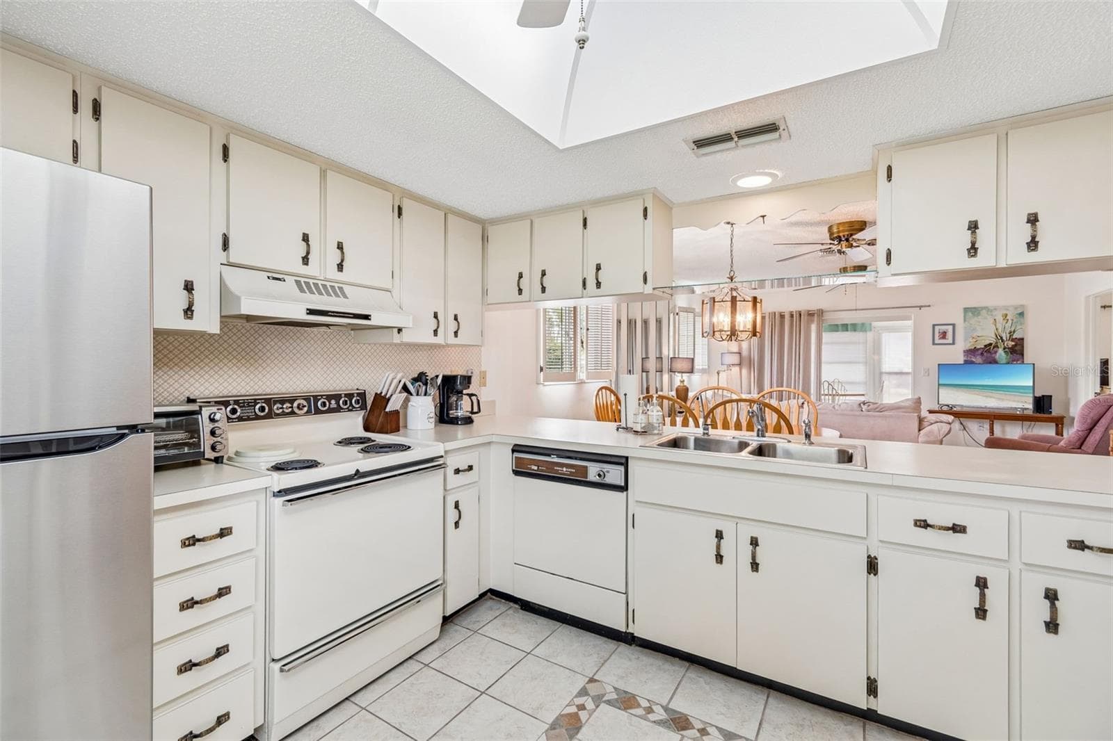 7725 DANUBE DRIVE — photo 13 of 63