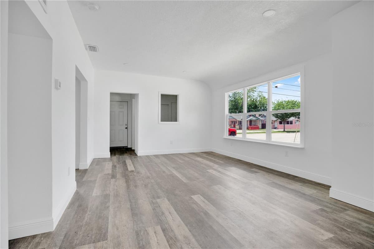 547 RIDGEWOOD AVENUE — photo 16 of 53