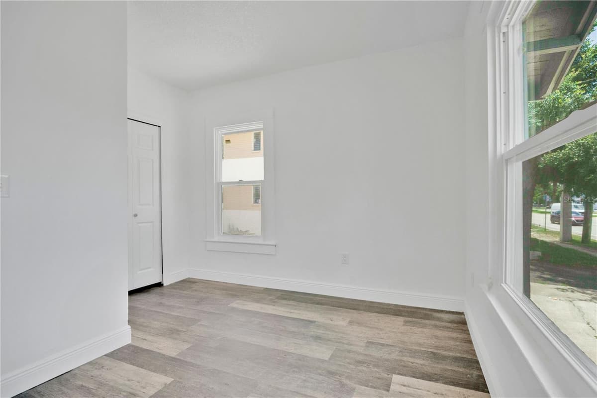 547 RIDGEWOOD AVENUE — photo 28 of 53