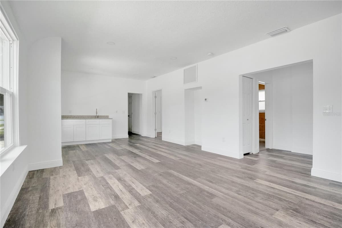 547 RIDGEWOOD AVENUE — photo 9 of 53