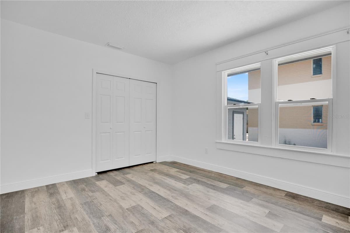 547 RIDGEWOOD AVENUE — photo 22 of 53
