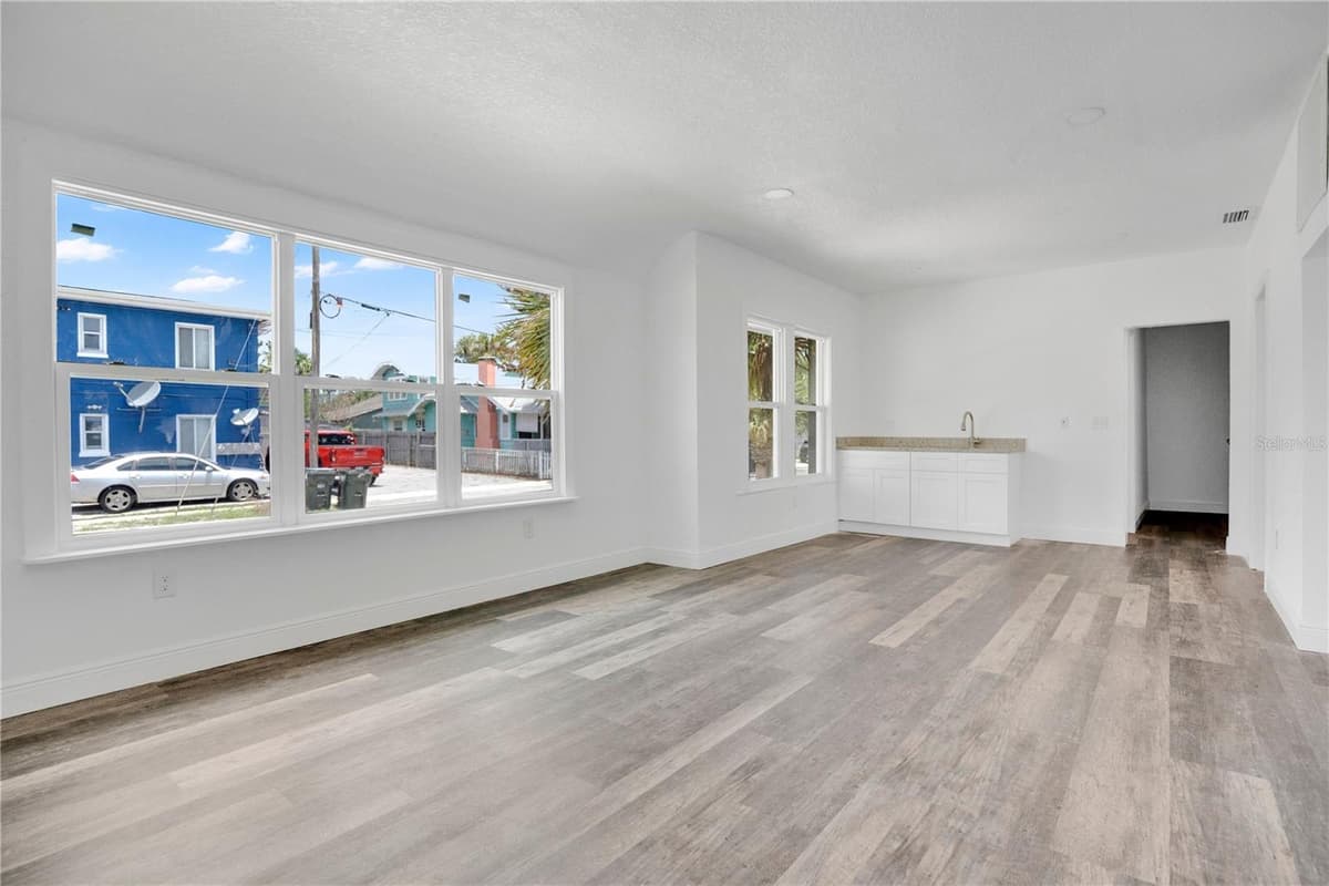 547 RIDGEWOOD AVENUE — photo 7 of 53