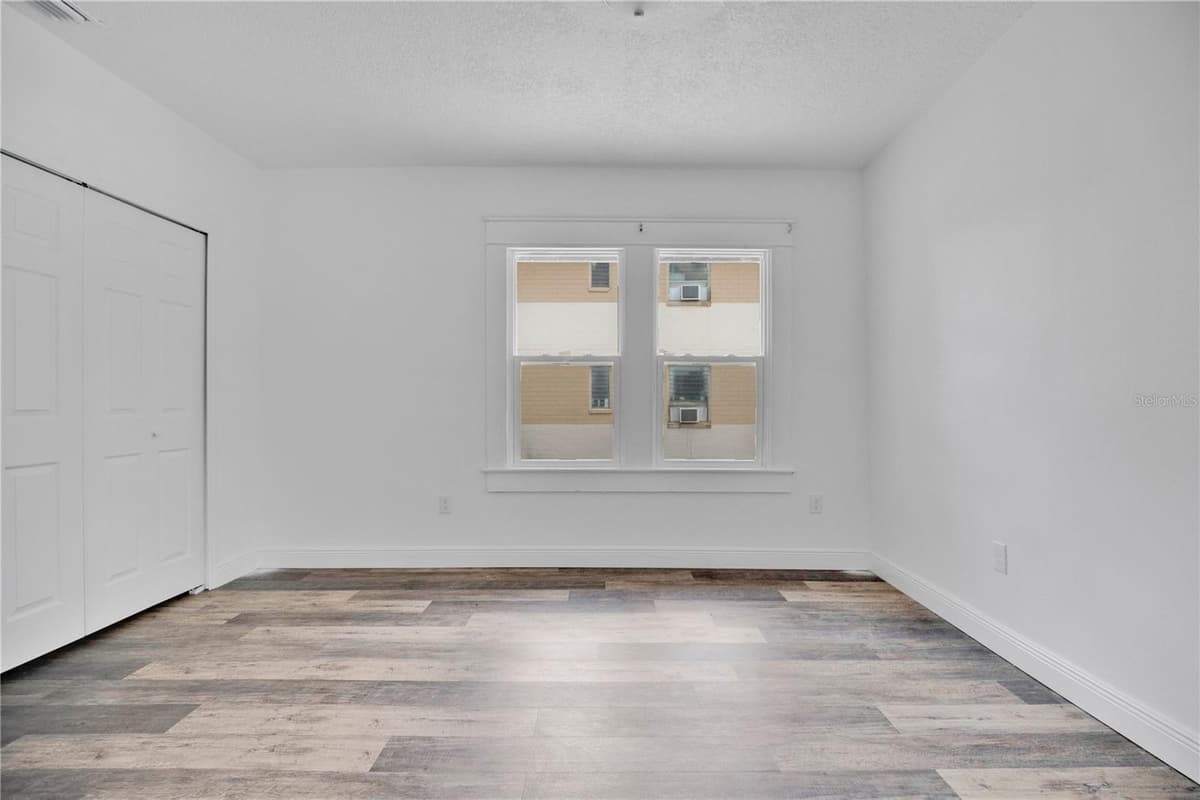 547 RIDGEWOOD AVENUE — photo 21 of 53