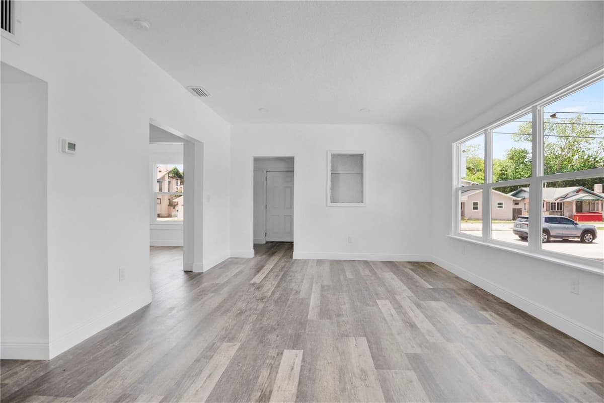 547 RIDGEWOOD AVENUE — photo 18 of 53