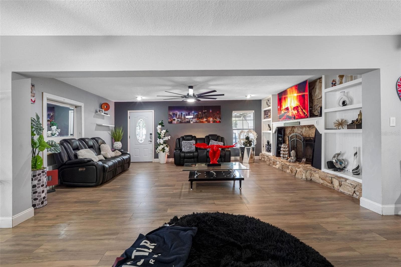 5515 LAKE LE CLARE ROAD — photo 12 of 60