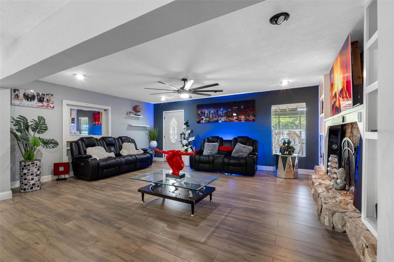 5515 LAKE LE CLARE ROAD — photo 10 of 60