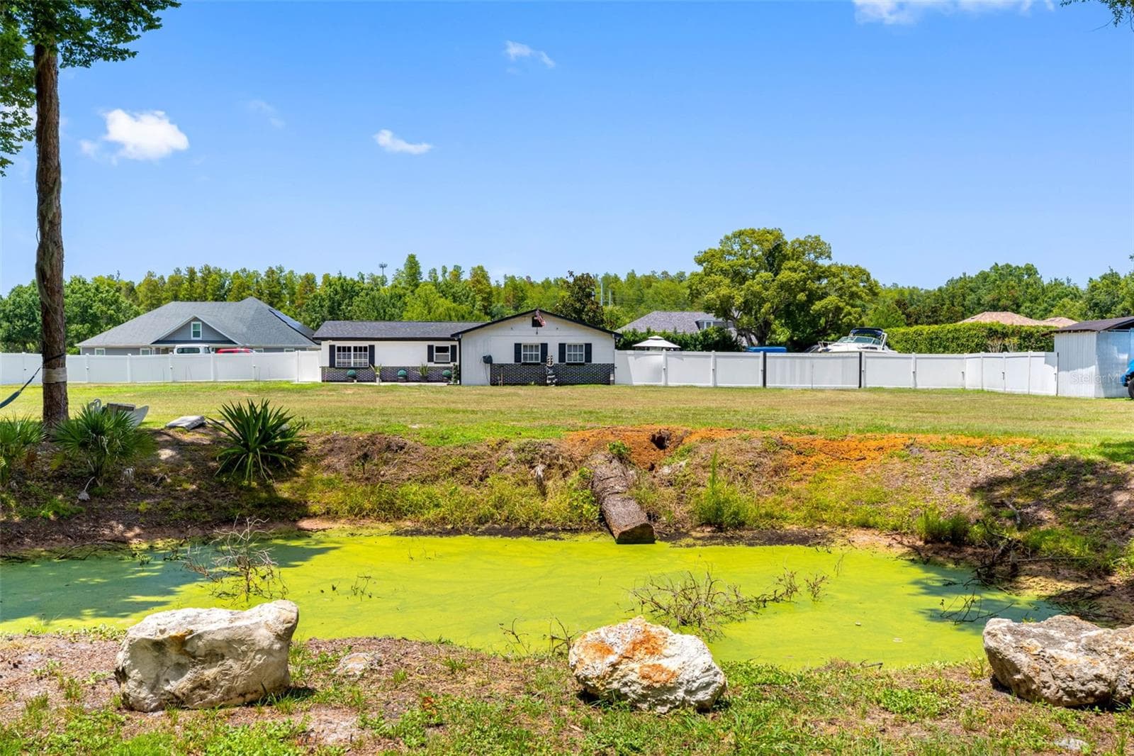 5515 LAKE LE CLARE ROAD — photo 5 of 60