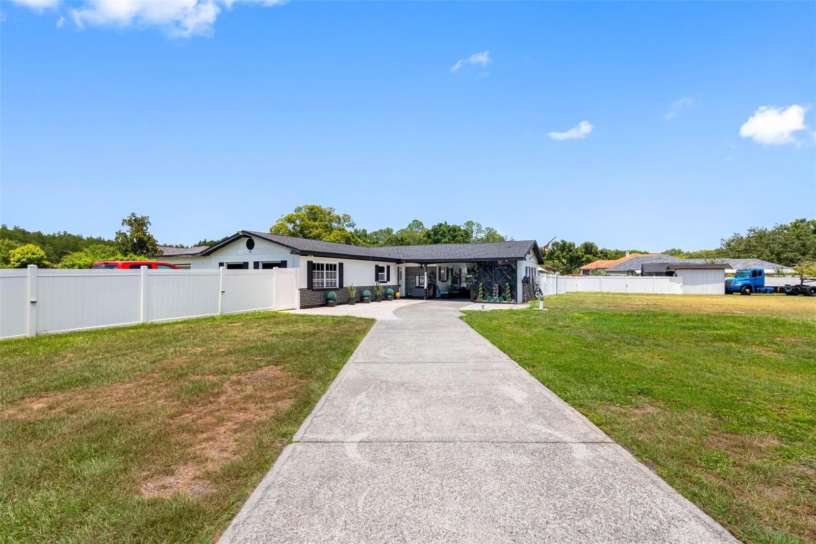 5515 LAKE LE CLARE ROAD — photo 4 of 60