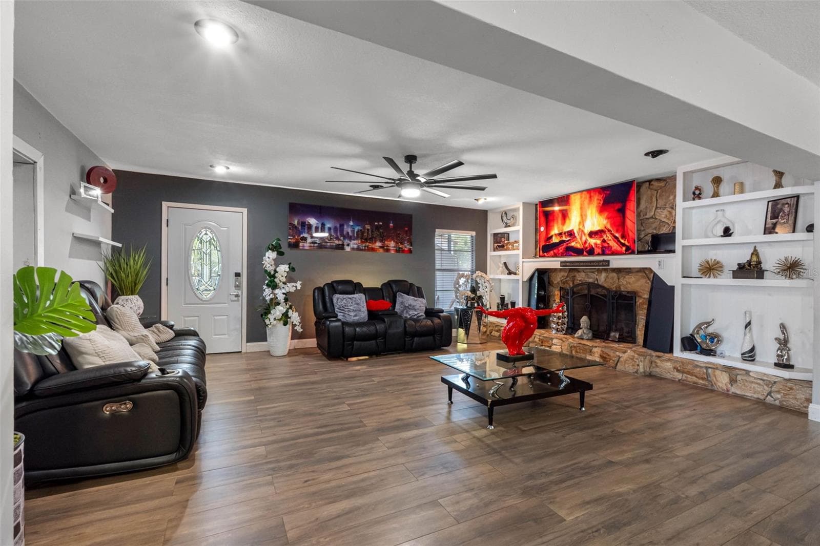 5515 LAKE LE CLARE ROAD — photo 13 of 60