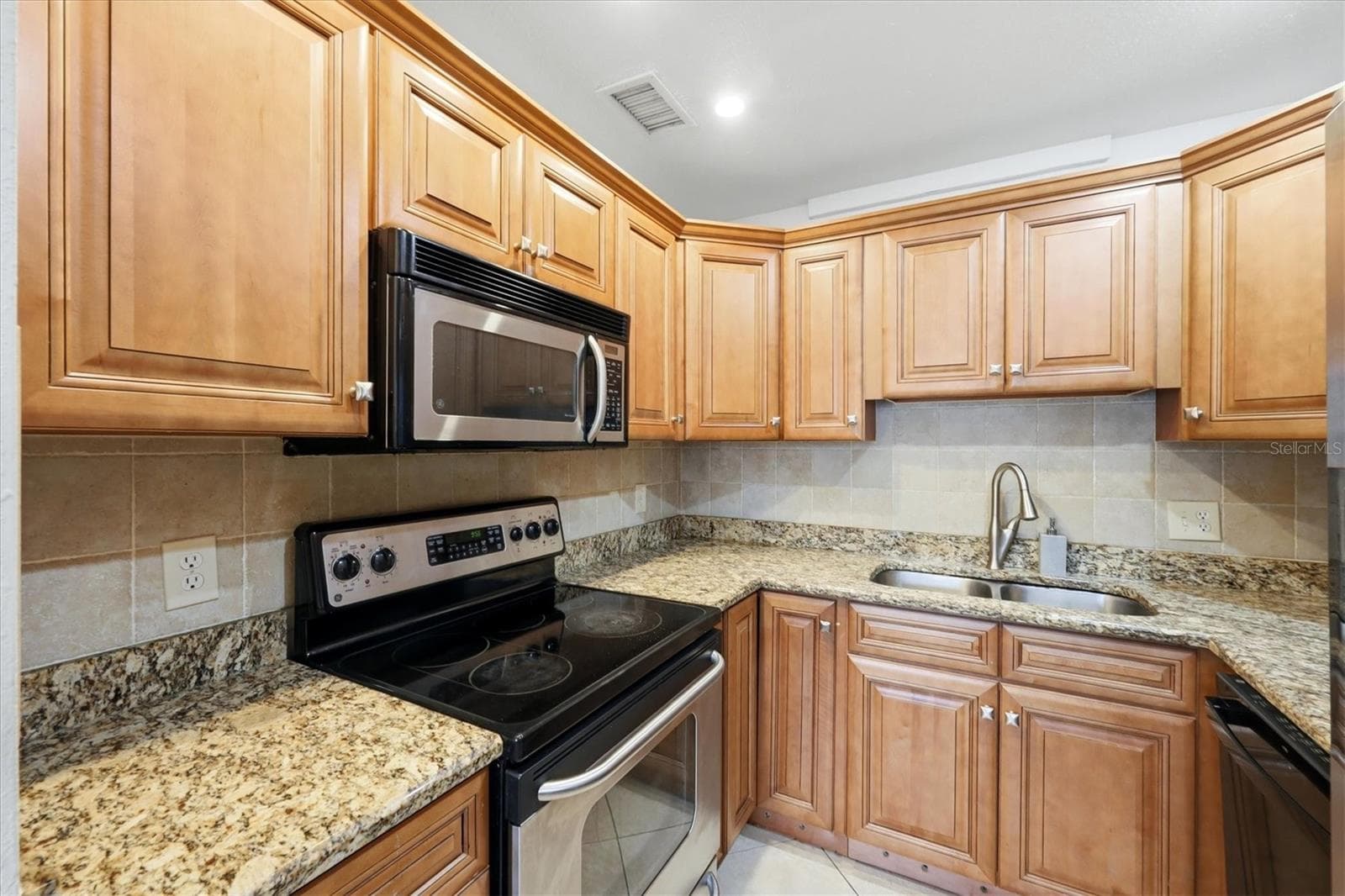 4805 RILMA AVENUE — photo 12 of 28