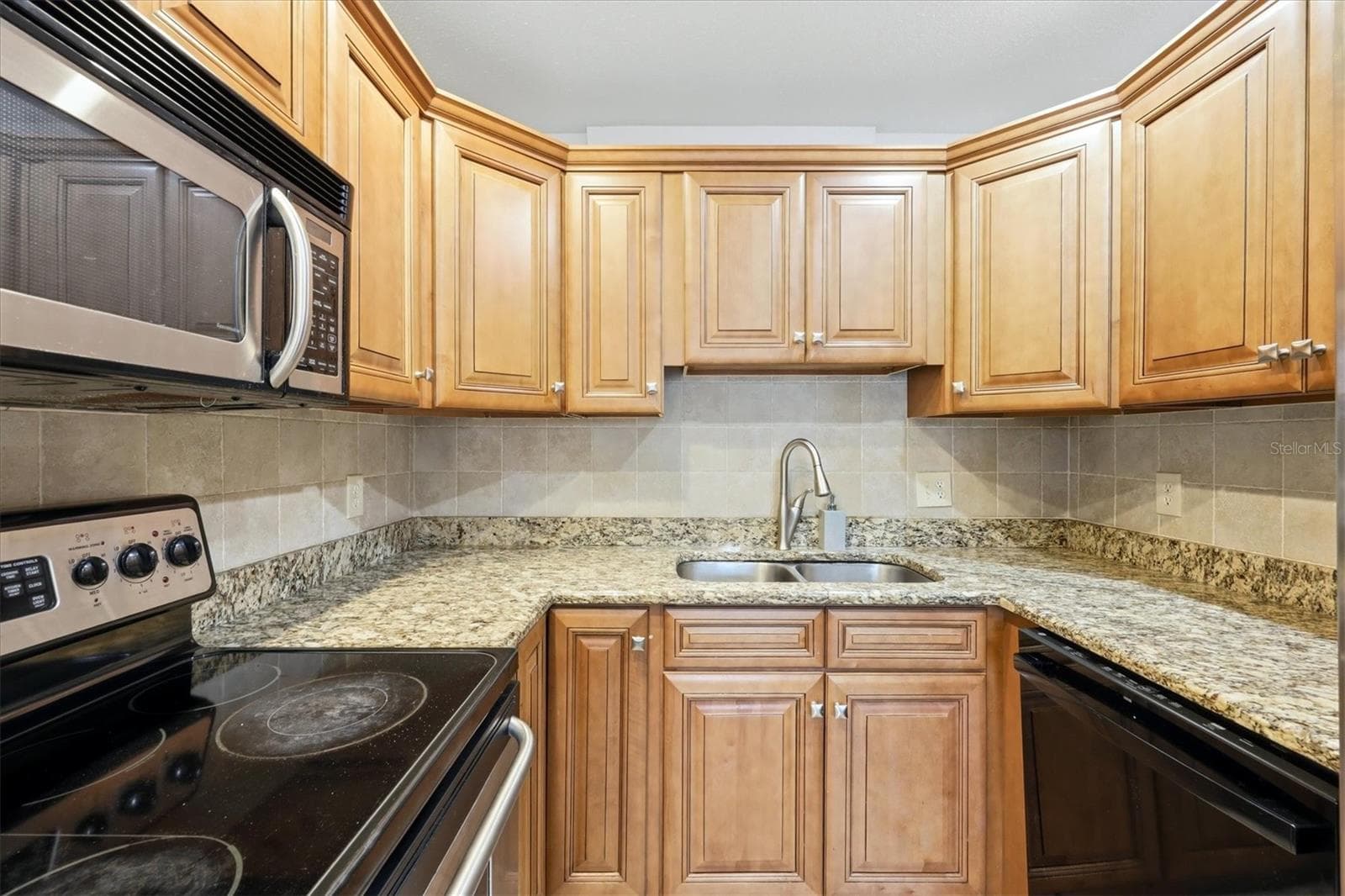 4805 RILMA AVENUE — photo 13 of 28