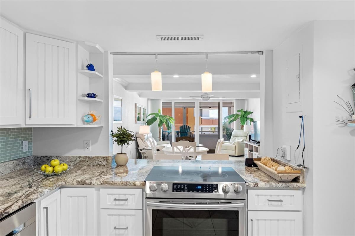 17920 GULF BOULEVARD — photo 5 of 44